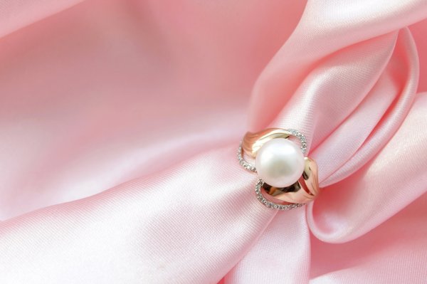 Bague femme : élégance et promotions exclusives en 2024